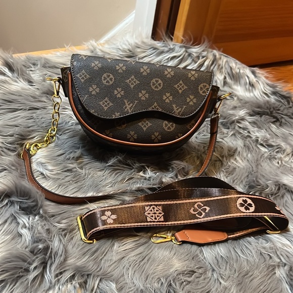 Offers Welcome 🙏Not authentic 🌹Pre-loved🌹Brown Designer Crossbody Bag(no return) - Picture 3 of 16